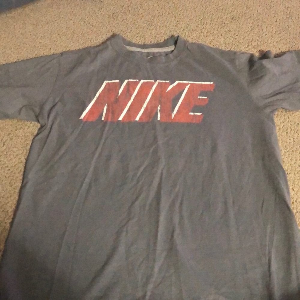 Boys Med Nike t-shirt.